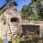 Villa Zaca 6, Emma